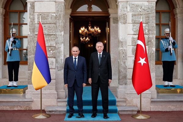Премьер-министр Никол Пашинян встретился с президентом Турции Реджепом Тайипом Эрдоганом (20 июня 2025). Стамбул Премьер-министр Никол Пашинян встретился с президентом Турции Реджепом Тайипом Эрдоганом (20 июня 2025). Стамбул - Sputnik Армения