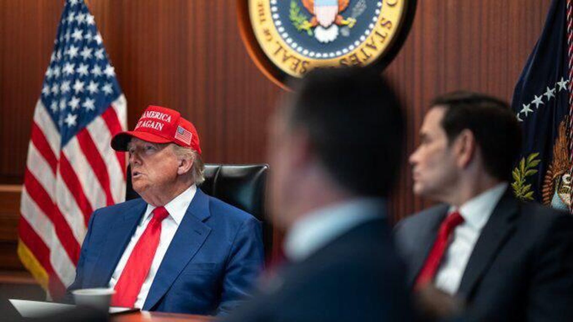 Дональд Трамп и его команда во время нанесения ударов по объектам в Иране (21 июня 2025). Вашингтон Дональд Трамп и его команда во время нанесения ударов по объектам в Иране (21 июня 2025). Вашингтон - Sputnik Армения, 1920, 22.06.2025