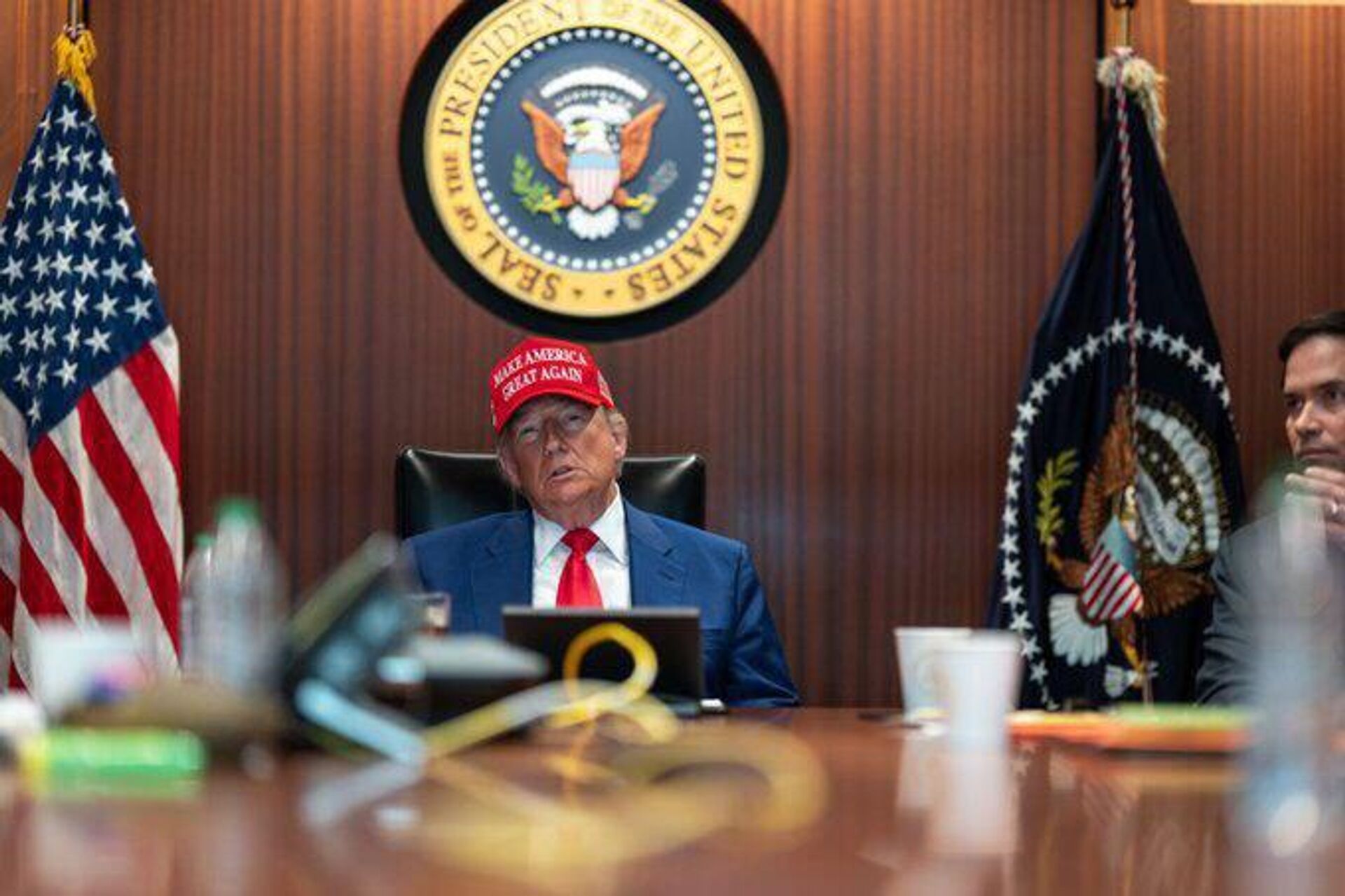 Дональд Трамп и его команда во время нанесения ударов по объектам в Иране (21 июня 2025). Вашингтон Дональд Трамп и его команда во время нанесения ударов по объектам в Иране (21 июня 2025). Вашингтон - Sputnik Армения, 1920, 22.06.2025