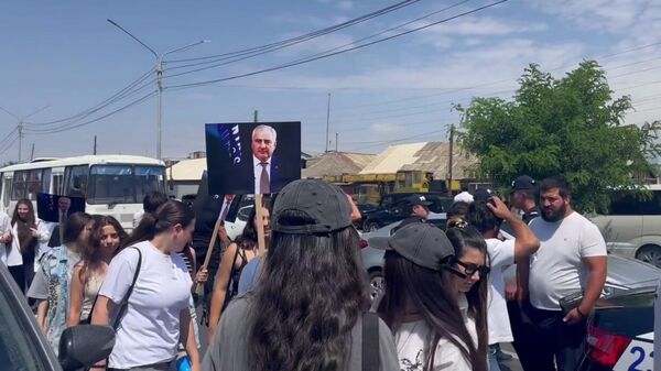 Шествие к Эчмиадзину проходит в поддержку ААЦ - Sputnik Արմենիա