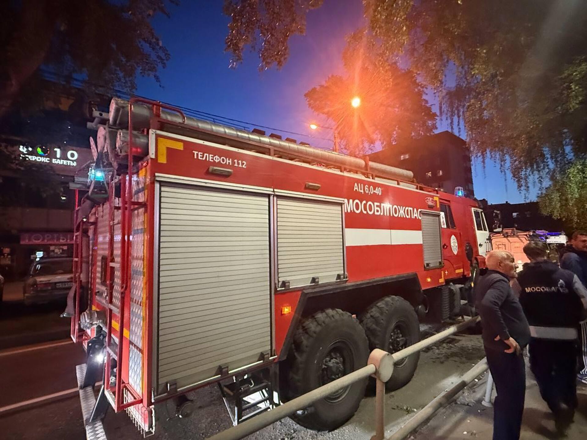 Пожарные на месте попадания дрона ВСУ в жилой дом (24 июня 2025). Красногорск Пожарные на месте попадания дрона ВСУ в жилой дом (24 июня 2025). Красногорск - Sputnik Армения, 1920, 24.06.2025