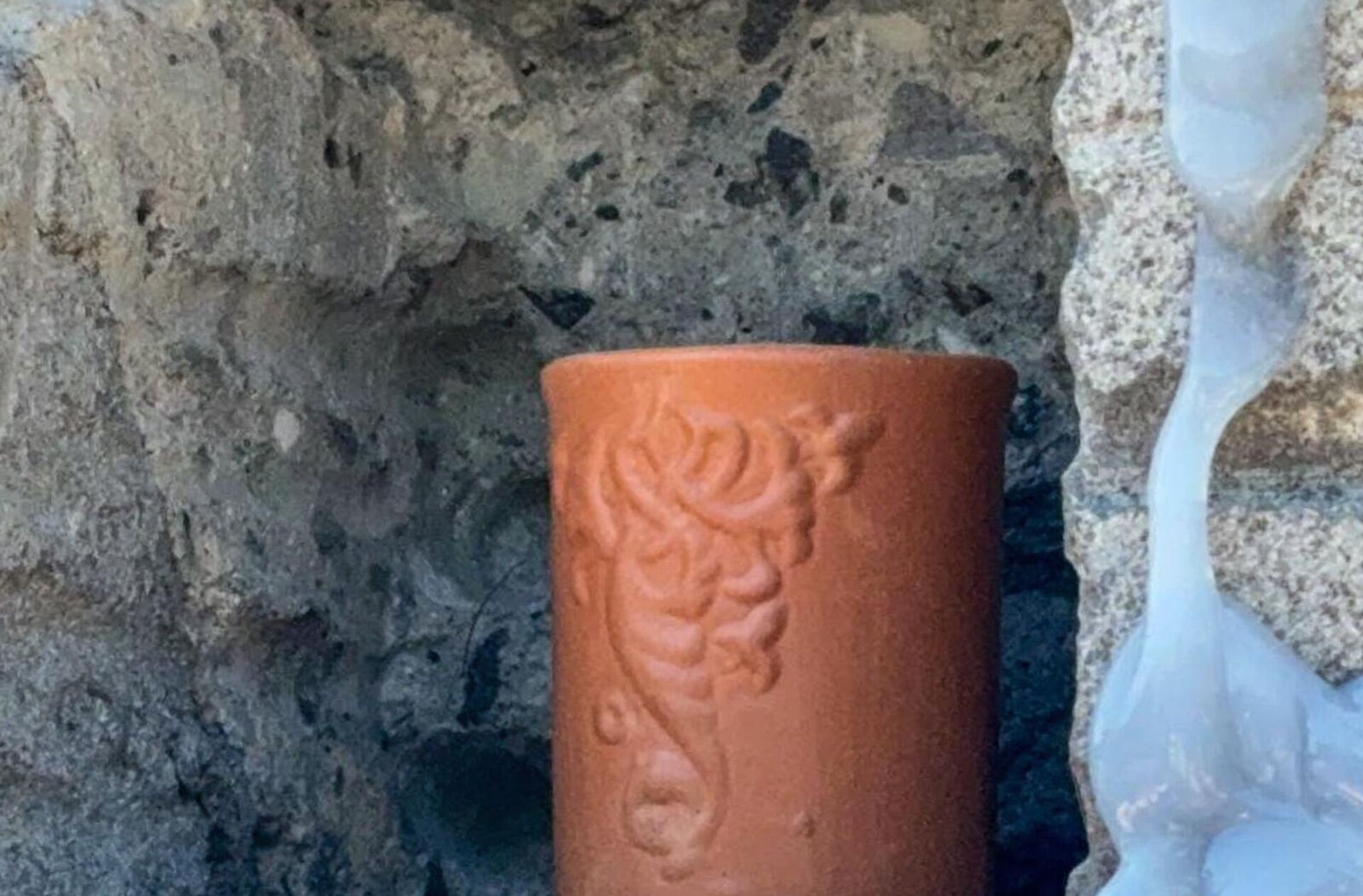 Торжественная церемония закладки земли с могилы Рафаэля Лемкина в Мемориальную стену в Цицернакаберде и открытие памятного камня в знак признания его большого вклада в признание и предотвращение геноцидов (24 июня 2025). Еревaн Торжественная церемония закладки земли с могилы Рафаэля Лемкина в Мемориальную стену в Цицернакаберде и открытие памятного камня в знак признания его большого вклада в признание и предотвращение геноцидов (24 июня 2025). Еревaн - Sputnik Армения, 1920, 24.06.2025