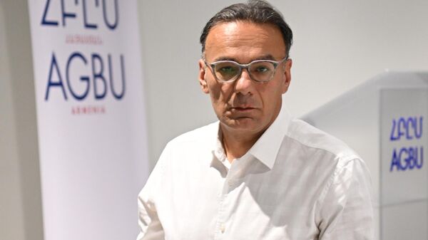 Бывший главный советник премьер-министра Армении Арсен Гаспарян на конференции на тему Армянская Апостольская Церковь, государственное строительство и внешняя политика (25 июня 2025). Еревaн - Sputnik Армения