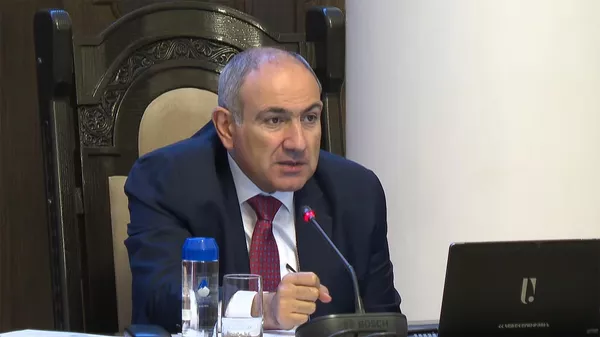 Премьер-министр Никол Пашинян во время очередного заседания правительства (26 июня 2025). Еревaн - Sputnik Армения