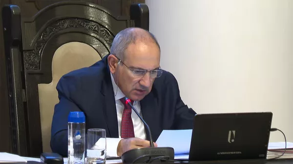 Премьер-министр Никол Пашинян во время очередного заседания правительства (26 июня 2025). Еревaн - Sputnik Армения