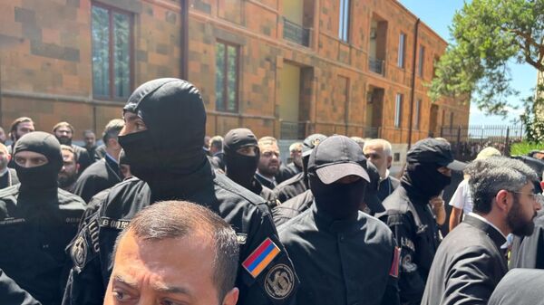 ԱԱԾ-ն Վեհարանի մոտ - Sputnik Արմենիա