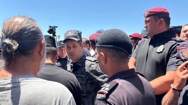 Начальник патрульной службы Артур Худинян на территории Эчмиадзина (27 июня 2025). Эчмиадзин - Sputnik Армения