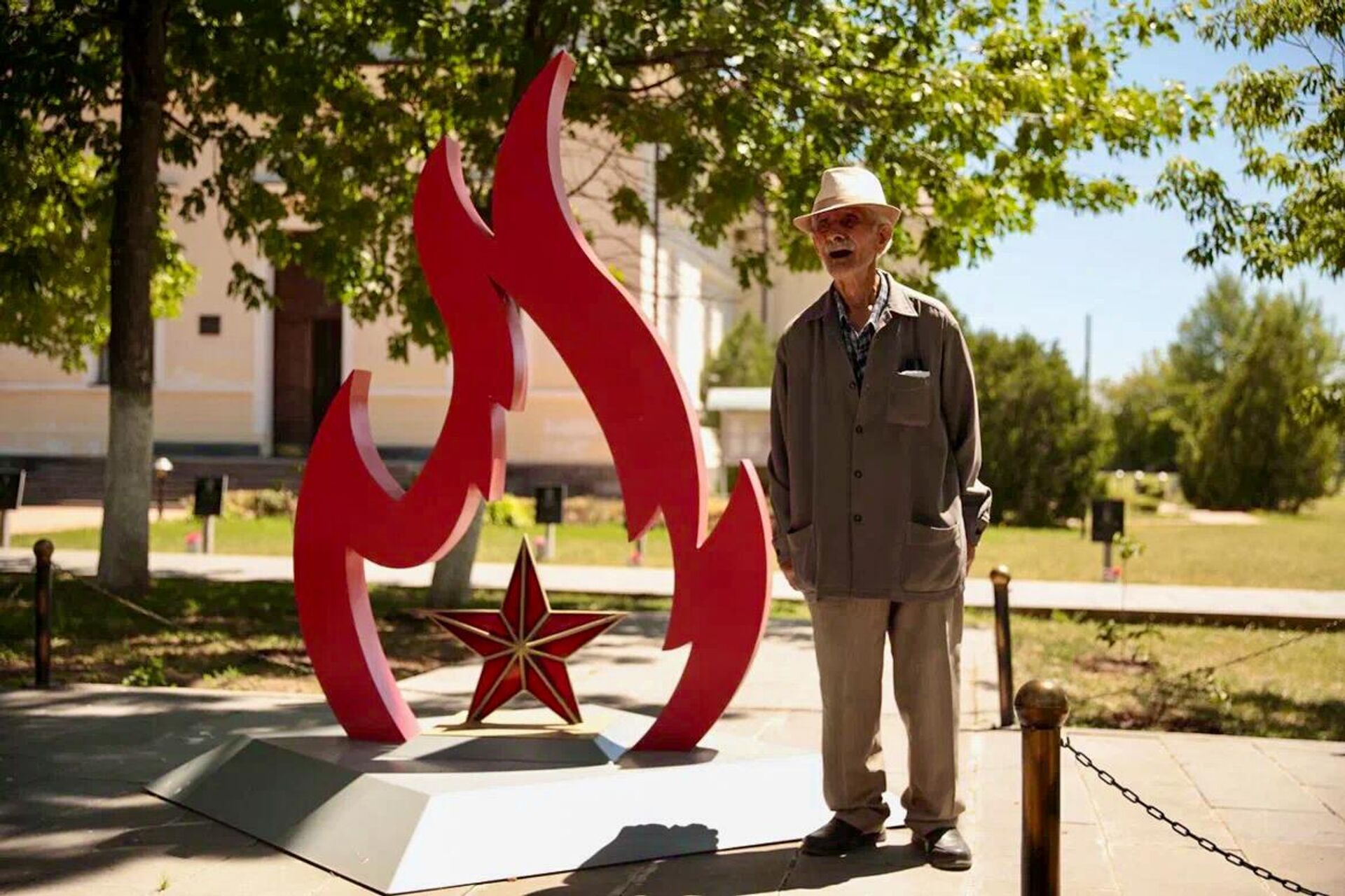 Экскурсия 99-летнего ветерана ВОВ Михаила Саакяна по 102-ой российской военной базе в Гюмри Экскурсия 99-летнего ветерана ВОВ Михаила Саакяна по 102-ой российской военной базе в Гюмри - Sputnik Армения, 1920, 30.06.2025