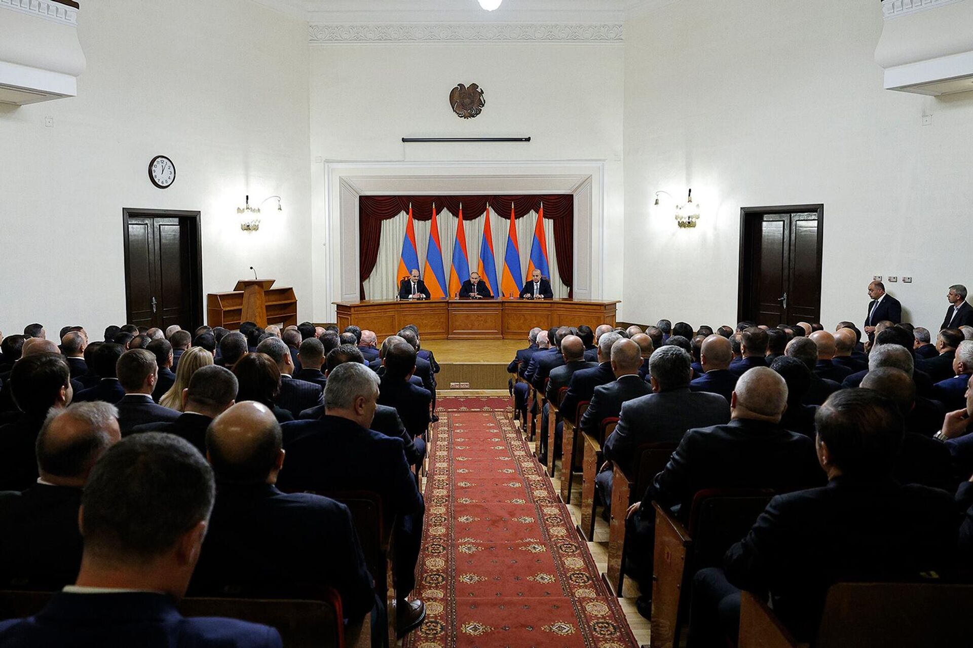 Премьер-министр Никол Пашинян представил сотрудникам Службы национальной безопасности нового директора (30 июня 2025). Еревaн Премьер-министр Никол Пашинян представил сотрудникам Службы национальной безопасности нового директора (30 июня 2025). Еревaн - Sputnik Արմենիա, 1920, 30.06.2025