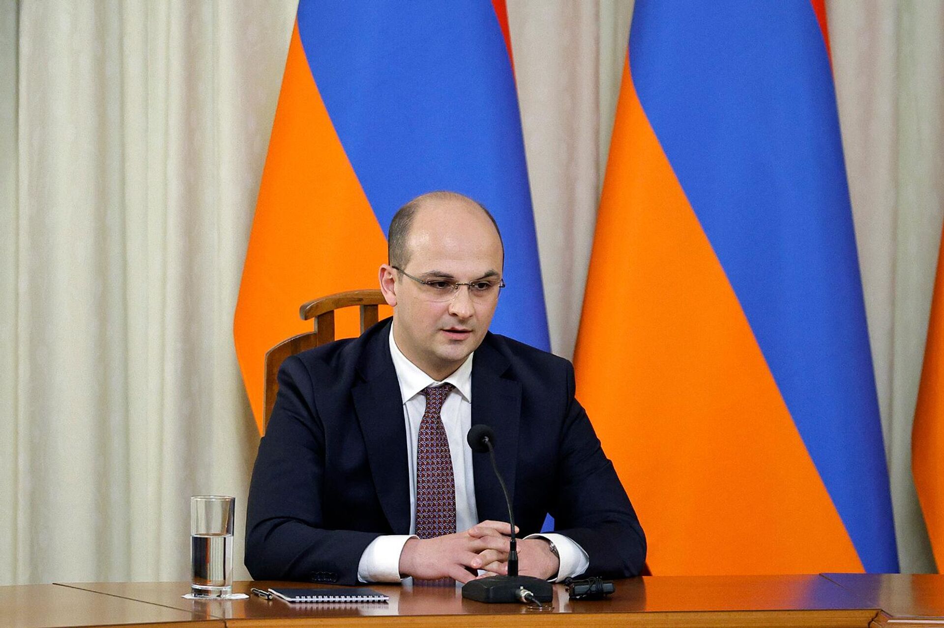 Премьер-министр Никол Пашинян представил сотрудникам Службы национальной безопасности нового директора (30 июня 2025). Еревaн Премьер-министр Никол Пашинян представил сотрудникам Службы национальной безопасности нового директора (30 июня 2025). Еревaн - Sputnik Արմենիա, 1920, 30.06.2025