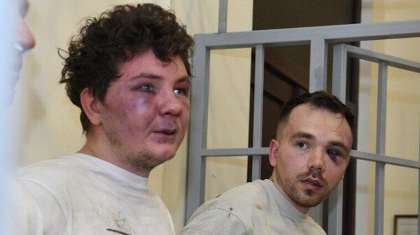 Задержанные в Азербайджане россияне в зале суда (1 июля 2025). Баку - Sputnik Արմենիա