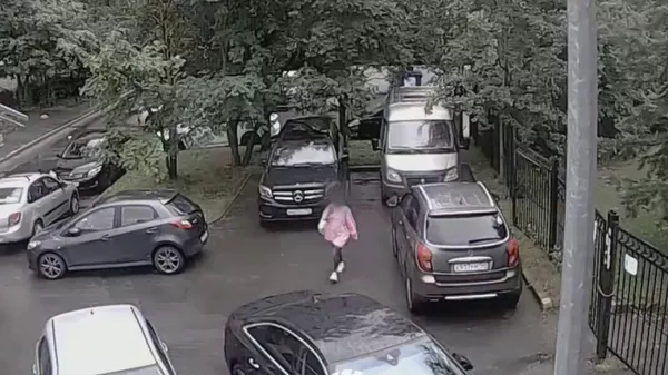 ФСБ задержала в Петербурге девушку в момент, когда она закладывала бомбу под машину сотрудника оборонного предприятия - Sputnik Армения