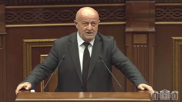 Հովիկ Աղազարյանը «փոթորկեց» ԱԺ-ն. նրան դուրս հրավիրեցին - Sputnik Արմենիա