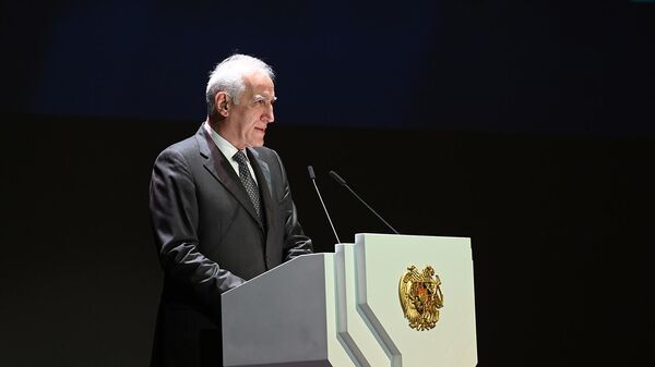 Президент Ваагн Хачатурян на праздничном мероприятии по случаю 30-летия Конституции Армении (5 июля 2025). Еревaн - Sputnik Армения