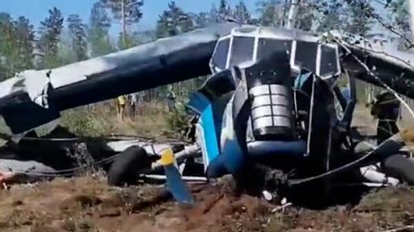 Спасатели у самолета АН-2 в Читинском районе - Sputnik Армения