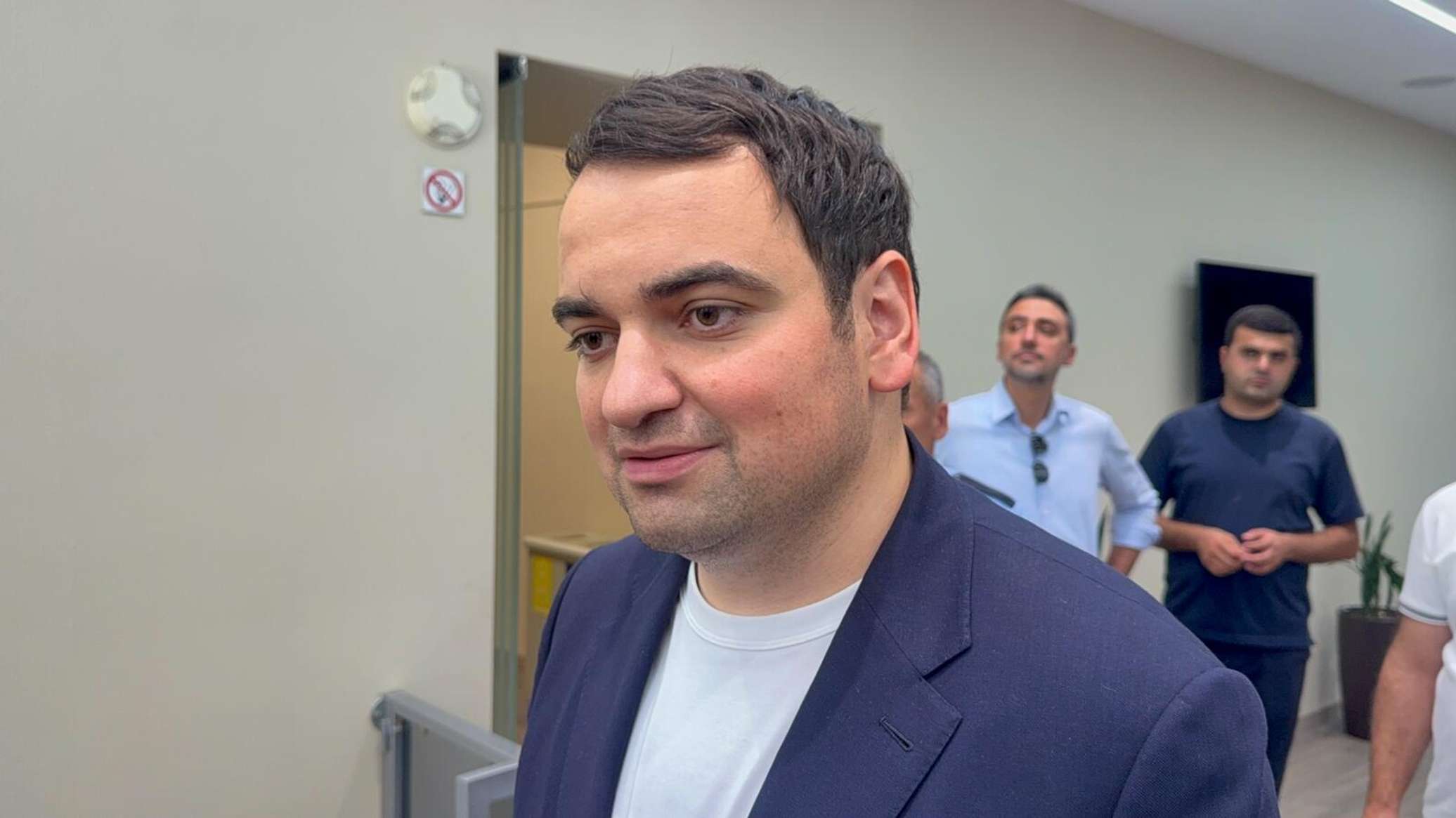 Следователи Армении пришли с обыском к оппозиционеру Нареку Карапетяну