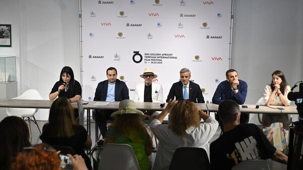 Пресс-конференция, посвященная старту 22-го международного кинофестиваля Золотой абрикос (9 июля 2025). Еревaн - Sputnik Армения
