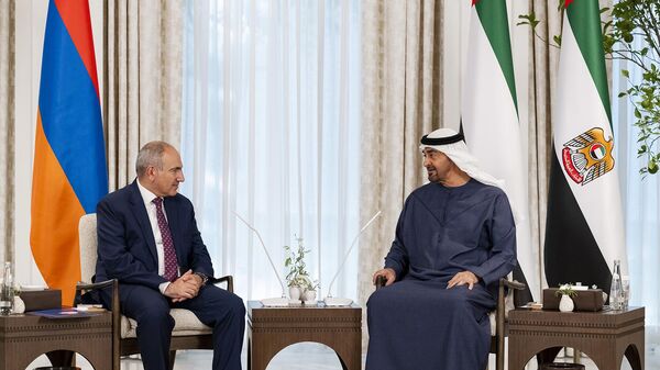 Премьер-министр Никол Пашинян на встрече с президентом ОАЭ шейхом Мухаммедом бен Заидом Аль Нахайяном (9 июля 2025). Абу-Даби - Sputnik Армения