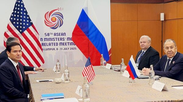 Министр иностранных дел РФ Сергей Лавров и госсекретарь США Марко Рубио во время встречи на полях мероприятий по линии АСЕАН (10 июля 2025). Куала-Лумпур - Sputnik Армения