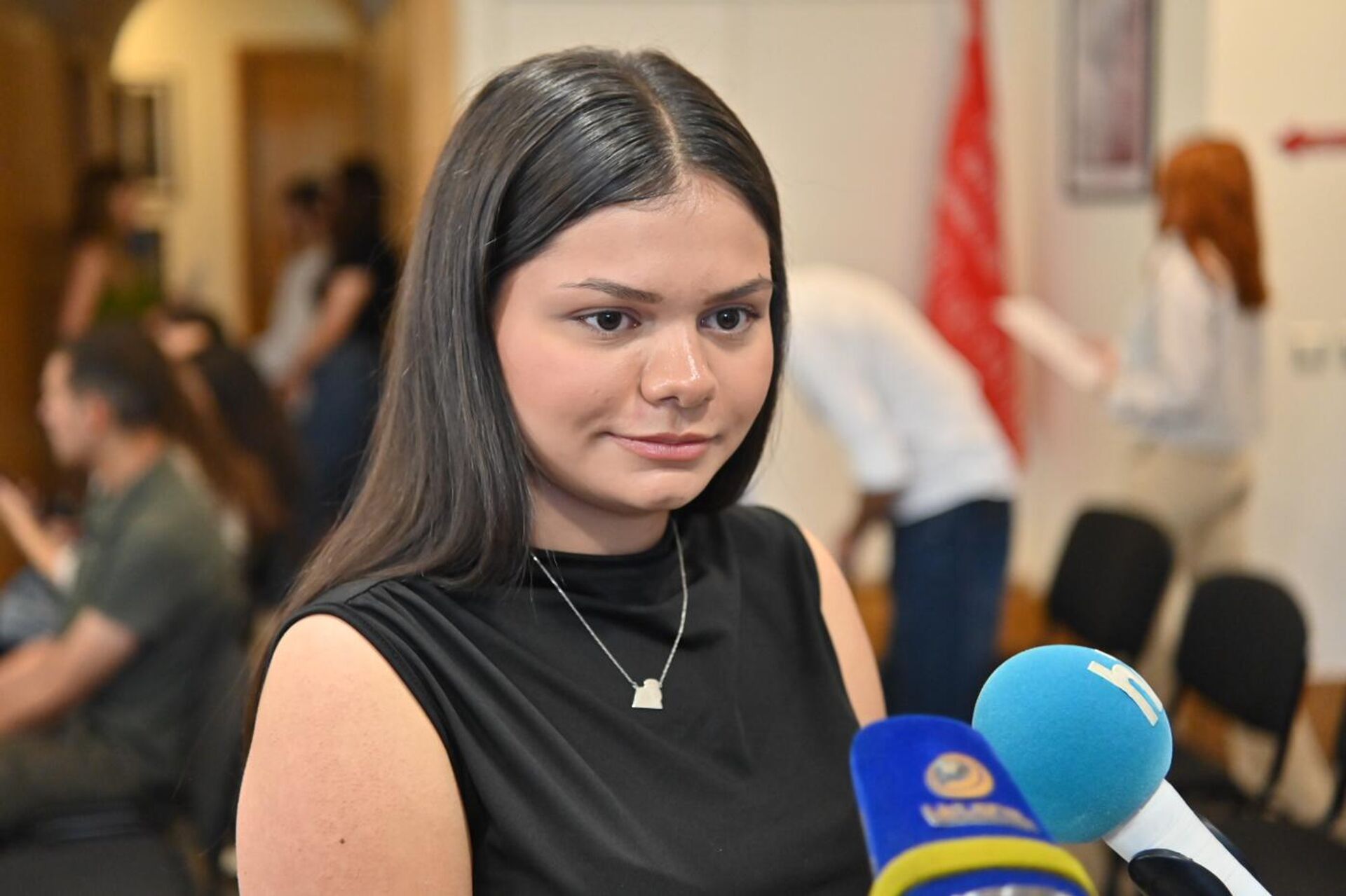 Сестра Арена Назаряна Анна отвечает на вопросы журналистов на церемонии вручения награды Всероссийской общественно-государственной инициативы Горячее сердце (10 июля 2025). Еревaн Сестра Арена Назаряна Анна отвечает на вопросы журналистов на церемонии вручения награды Всероссийской общественно-государственной инициативы Горячее сердце (10 июля 2025). Еревaн - Sputnik Արմենիա, 1920, 10.07.2025