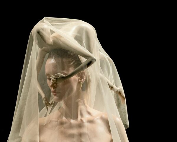 Показ коллекции Robert Wun Haute Couture осень/зима 2025/2026 в рамках Недели моды в Париже. - Sputnik Армения