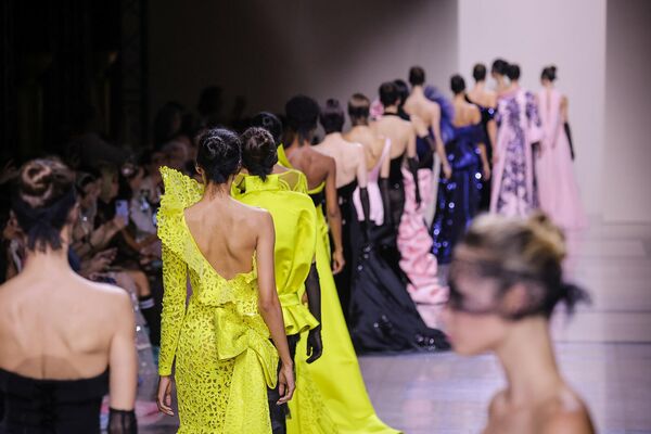 Показ коллекции Georges Chakra Haute Couture осень/зима 2025/2026 во Дворце Шайо в рамках Недели моды в Париже. - Sputnik Армения