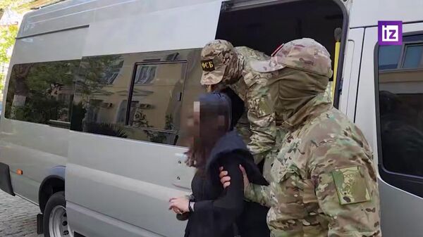 Кадры задержания девушки, которая должна была взорвать автомобиль российского военного в Крыму - Sputnik Армения