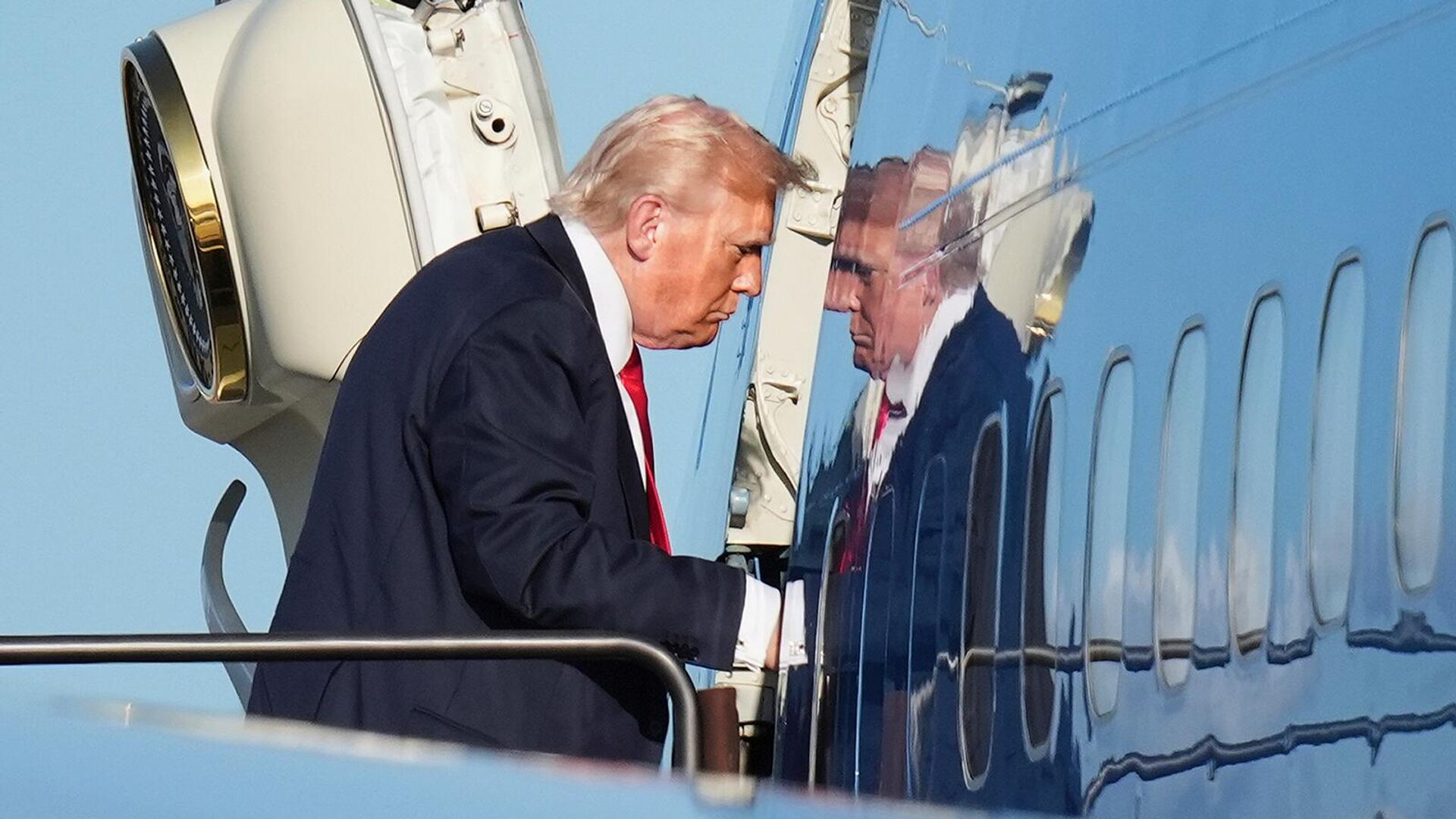 Президент США Дональд Трамп садится на борт самолета (13 июля 2025). Ньюарк Президент США Дональд Трамп садится на борт самолета (13 июля 2025). Ньюарк - Sputnik Армения, 1920, 31.07.2025