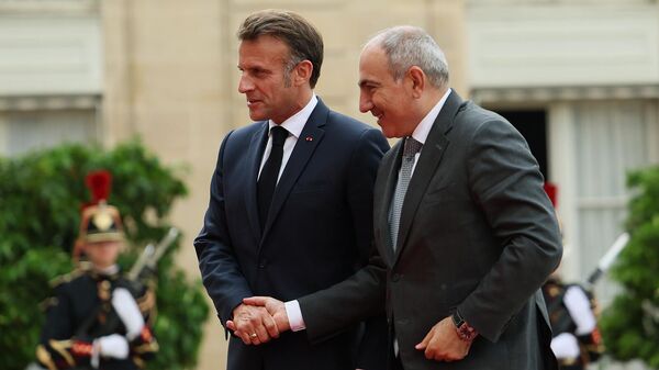Встреча премьер-министра Никола Пашиняна с президентом Франции Эммануэлем Макроном (14 июля 2025). Париж - Sputnik Армения