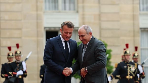 Встреча премьер-министра Никола Пашиняна с президентом Франции Эммануэлем Макроном (14 июля 2025). Париж - Sputnik Армения