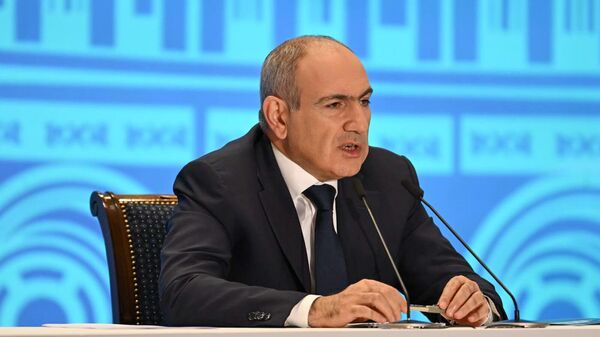 Премьер-министр Никол Пашинян дает пресс-конференцию (16 июля 2025). Еревaн - Sputnik Армения