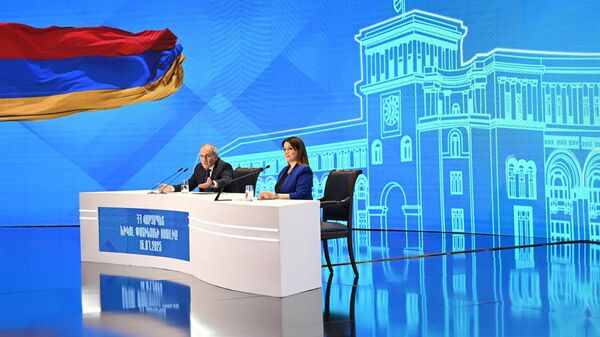 Փաշինյանը Հայ եկեղեցու դեմ արշավը համեմատեց 2018-ի հեղափոխության հետ - Sputnik Արմենիա