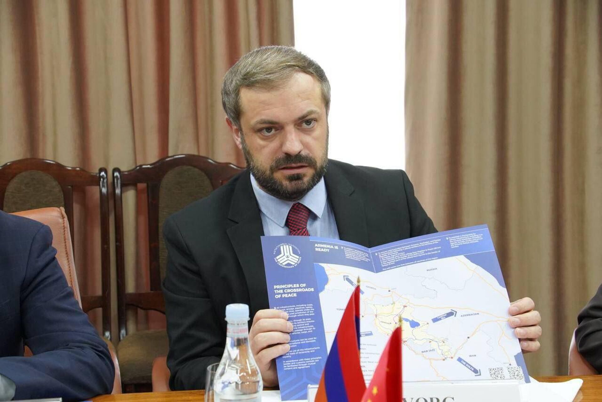 Министр экономики Геворг Папоян принял Чрезвычайного и полномочного посла Китая Ли Синвэя (16 июля 2025). Еревaн Министр экономики Геворг Папоян принял Чрезвычайного и полномочного посла Китая Ли Синвэя (16 июля 2025). Еревaн - Sputnik Արմենիա, 1920, 16.07.2025