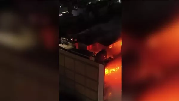 Пожар произошел в гипермаркете города Эль-Кут на востоке Ирака - Sputnik Армения