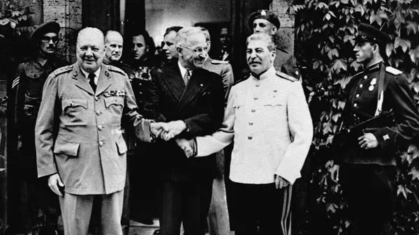 Черчилль, Трумэн и Сталин на Потсдамской конференции - Sputnik Армения
