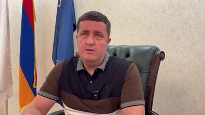 Временно исполняющий обязанности генерального директора ЗАО "Электросети Армении" Давид Казинян во время пресс-конференции (18 июля 2025). Еревaн