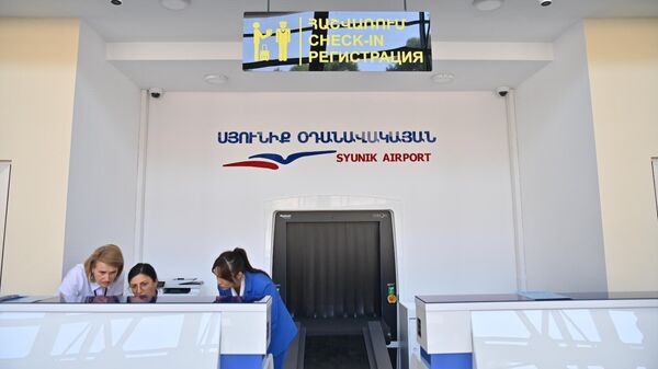 Сотрудницы аэропорта Сюник за работой (19 июля 2025). Капан - Sputnik Армения