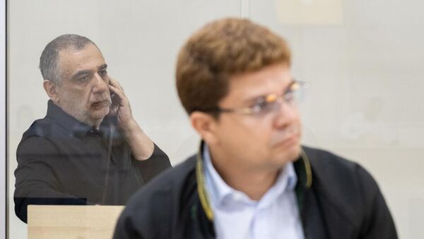 Рубен Варданян во время суда (22 июля 2025). Баку - Sputnik Армения