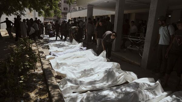 Тела палестинцев, погибших при попытке проехать к грузовикам с гуманитарной помощью (20 июля 2025). Газа - Sputnik Армения