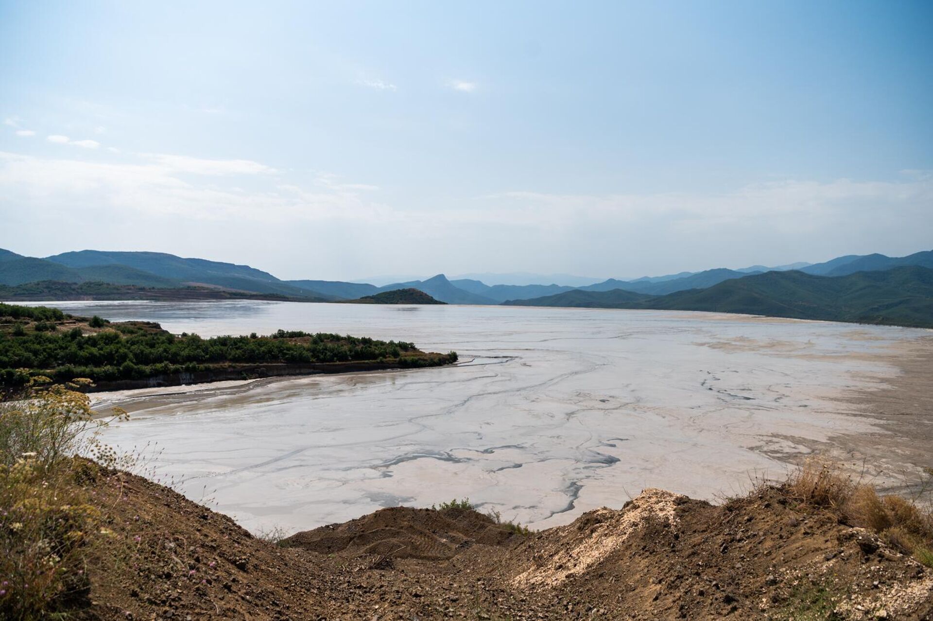 Арцваникское хвостохранилище на Зангезурском медно-молибденовом комбинате Арцваникское хвостохранилище на Зангезурском медно-молибденовом комбинате - Sputnik Армения, 1920, 23.07.2025