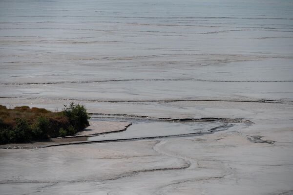 Арцваникское хвостохранилище на Зангезурском медно-молибденовом комбинате Арцваникское хвостохранилище на Зангезурском медно-молибденовом комбинате - Sputnik Армения
