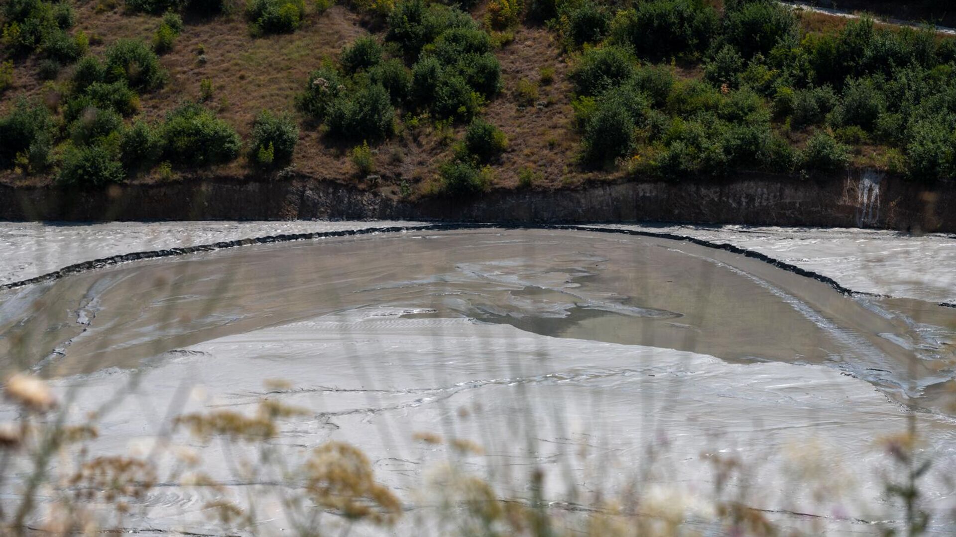 Арцваникское хвостохранилище на Зангезурском медно-молибденовом комбинате Арцваникское хвостохранилище на Зангезурском медно-молибденовом комбинате - Sputnik Армения, 1920, 23.07.2025