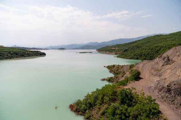 Пруд-отстойник на Арцваникском хвостохранилище Зангезурского медно-молибденового комбината Пруд-отстойник на Арцваникском хвостохранилище Зангезурского медно-молибденового комбината - Sputnik Армения