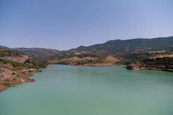 Пруд-отстойник на Арцваникском хвостохранилище Зангезурского медно-молибденового комбината Пруд-отстойник на Арцваникском хвостохранилище Зангезурского медно-молибденового комбината - Sputnik Армения