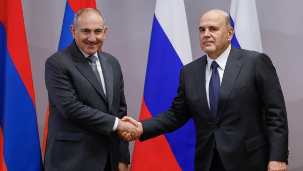 Встреча премьер-министра Никола Пашиняна и председателя правительства РФ Михаила Мишустина (24 июля 2025). Алтай - Sputnik Армения
