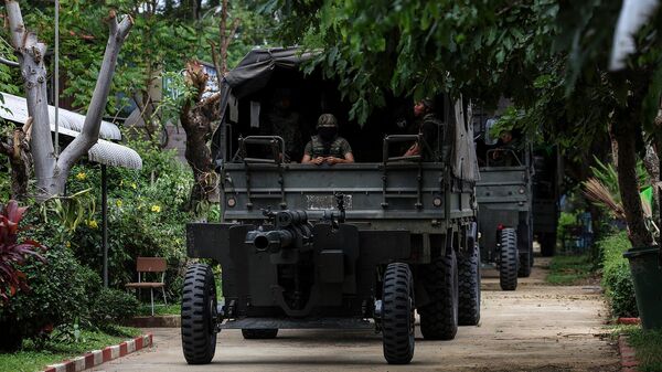 Тайские военные на фоне эскалации таиландско-камбоджийского конфликта в провинции Сурин (25 июля 2025). Таиланд - Sputnik Армения