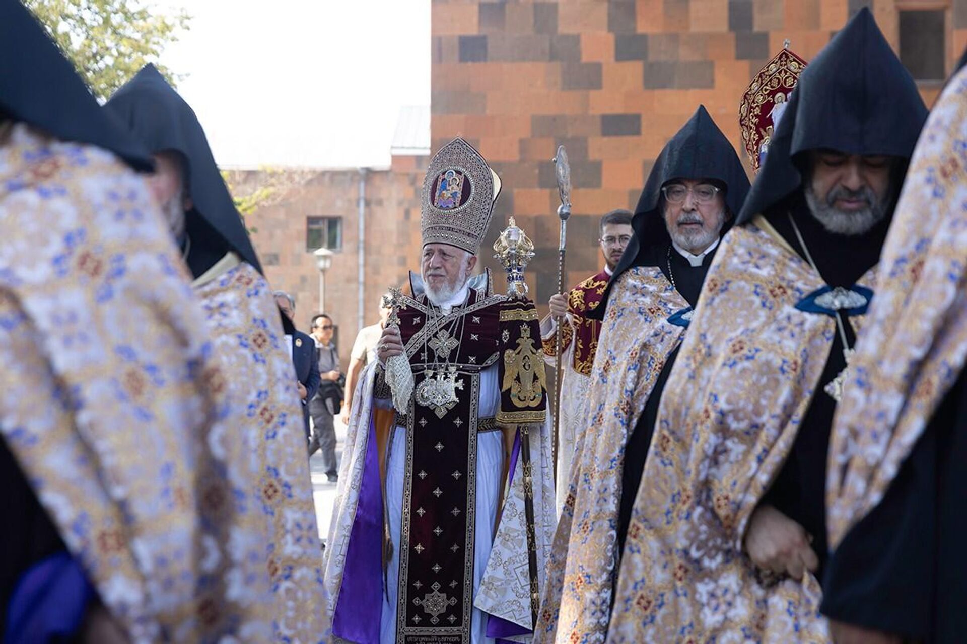 Католикос Гарегин II проводит церемонию открытия Мавзолея Католикосата и Зала молитв при свечах (27 июля 2025). Эчмиадзин - Sputnik Армения, 1920, 27.07.2025