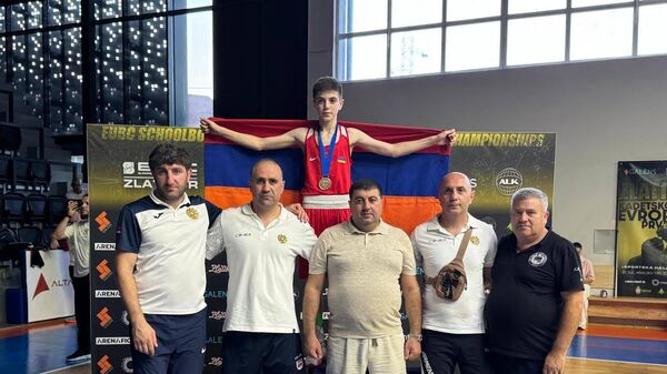 Чемпион Европы среди юниоров в Сербии Арто Баграмян, одолевший в финале соперника из Азербайджана - Sputnik Армения