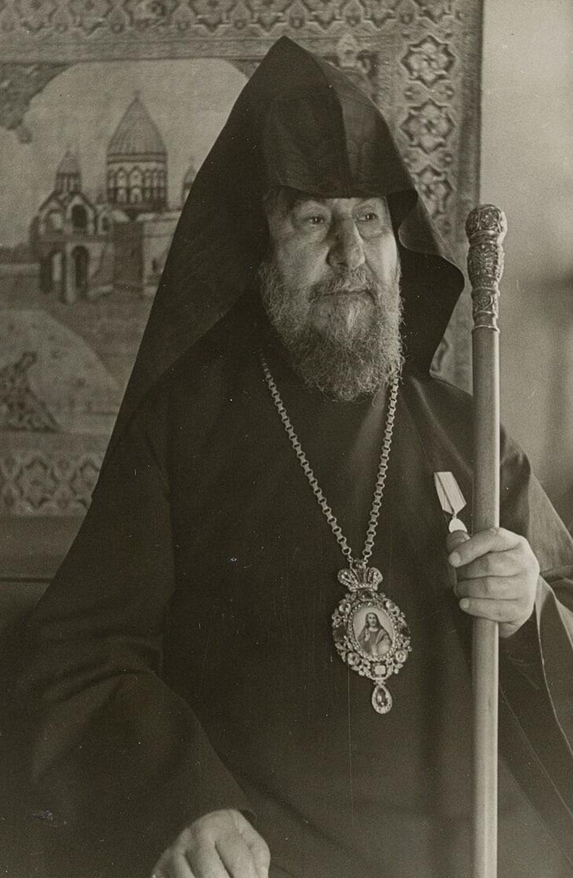 Геворг Чорекчян в 1945 году перед избранием Католикосом Всех Армян - Sputnik Армения, 1920, 29.07.2025