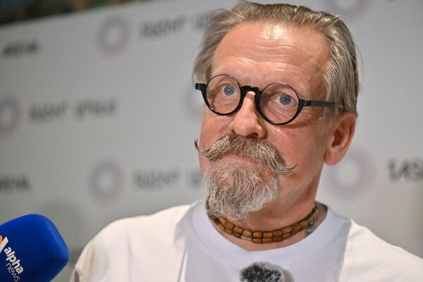Члены международной команды, прибывшей в Армению перед открытием цирка (29 июля 2025). Еревaн - Sputnik Армения